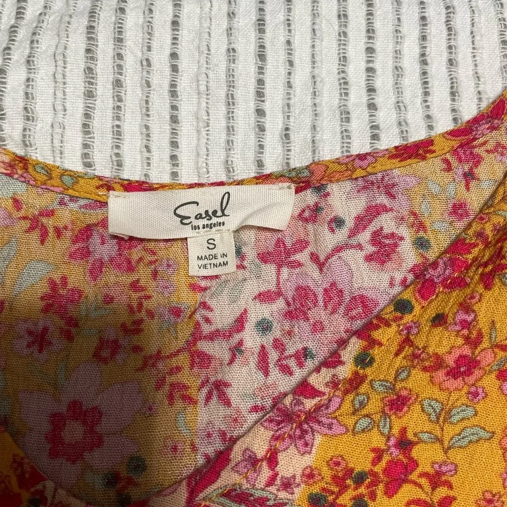 Easel brand top - Picture 2 of 2